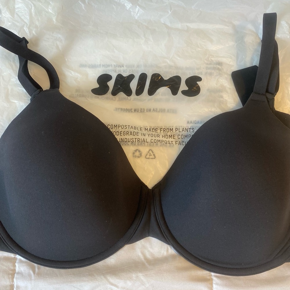 SKIMS FITS EVERYBODY T-SHIRT BRA ONYX / 38D